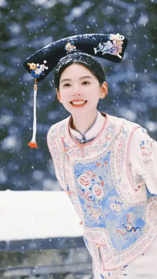 章若楠甜心格格#章若楠雪中古装造型拍摄,有没有人get到章若楠的颜