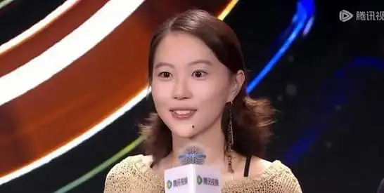 27岁窦靖童好仙,好漂亮!眼神灵动,不抠手指了,侧颜像极了王菲