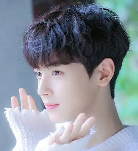 因为发型而出名的素人小哥哥 教你20岁的00后都这么梳短发