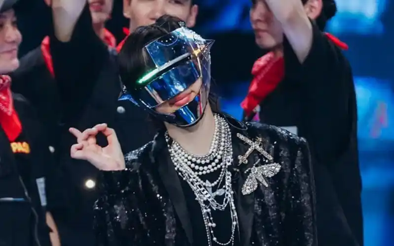 【李斯丹妮】《蒙面舞王》铁皮老师那两段过目难忘的battle_哔哩哔哩