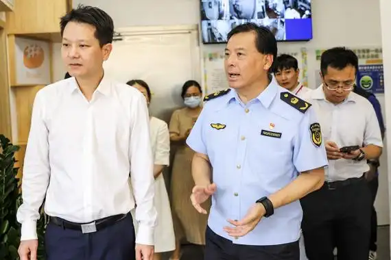 盐田区委常委常务副区长曾坚朋率队开展食品安全两个责任现场督导工作