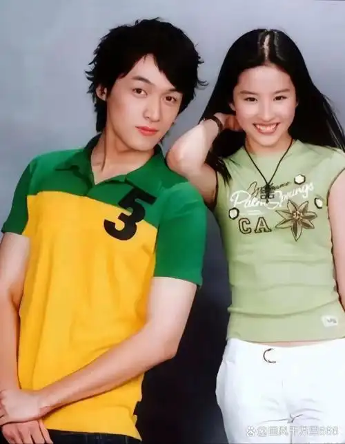 年轻时的胡歌和刘亦菲,洋溢着青春活力