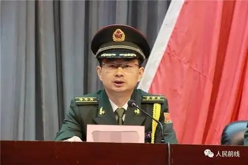 政委作动员讲话,勉励新任职和晋衔的干部再接再厉,再创佳绩,再立新功.