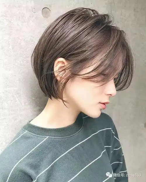 日系发型更注重层次感略显凌乱时尚感十足刘海是一大重点不规则的短发