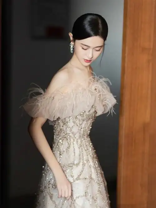 香槟色敬酒服气质女神