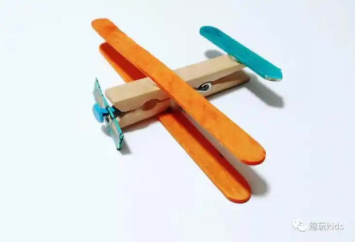 超简单雪糕棒小飞机-小孩手工作业可以走一个