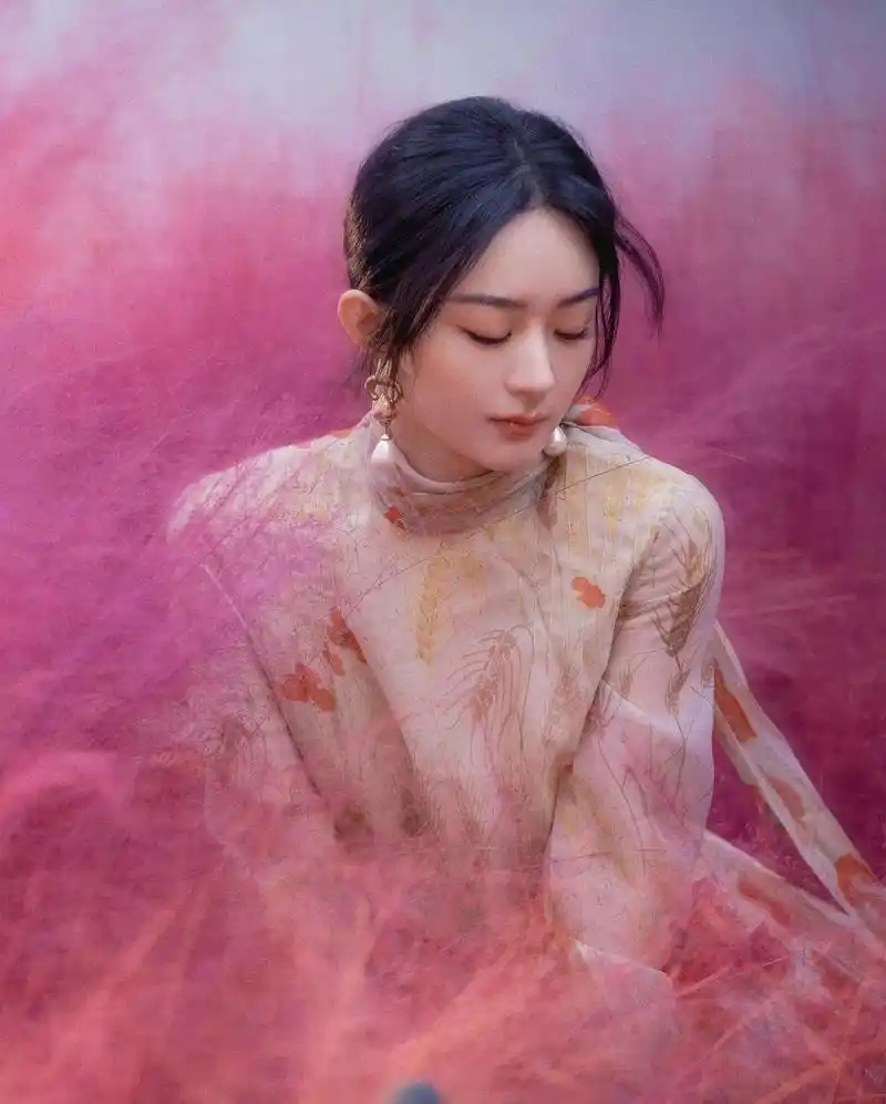 时尚芭莎赵丽颖繁花绰影写意大片