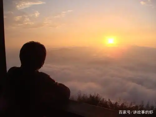 孤独又坚强的老人