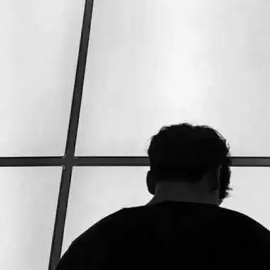 情侣头像一对两张背影黑白超霸气