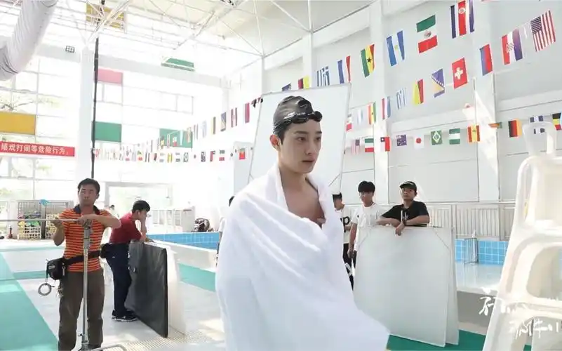 赖冠霖 初恋那件小事幕后花絮之泳池篇_哔哩哔哩_bilibili