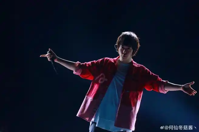 阿信敲鼓超帅,喝水超帅,转身超帅,背影也超帅南京站先出点单人图