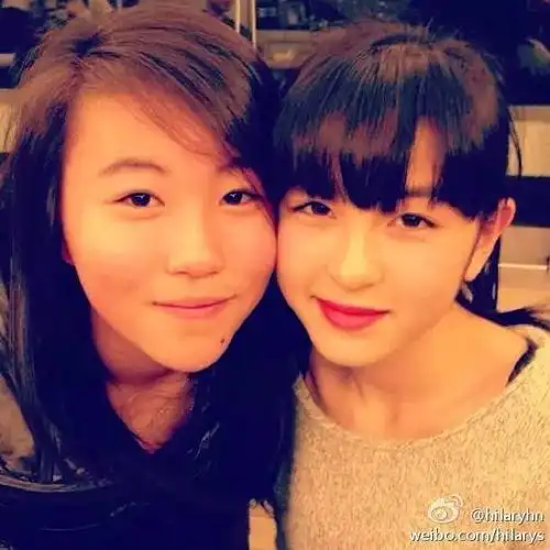 窦靖童微博公开恋情?来看童童和她的"女朋友"们