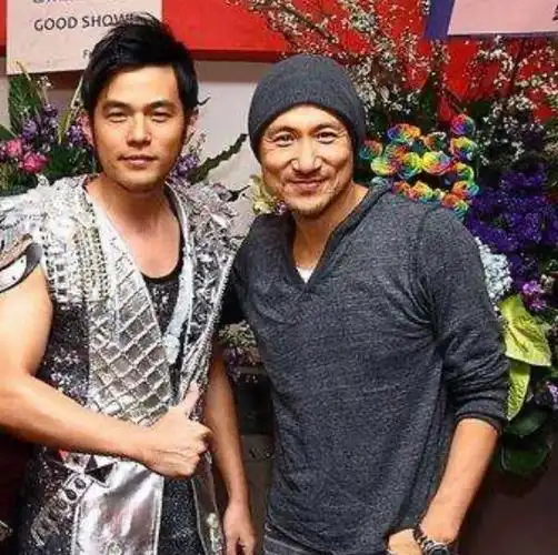 王炸组合张学友周杰伦联手为疫情发声向前线医护人员致敬