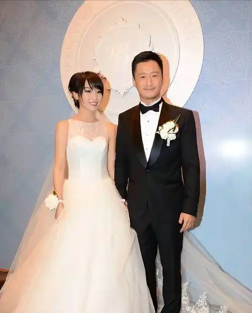 "真男人"吴京,第一次见家长喝趴岳父母,婚后把谢楠宠上天_因为_老婆