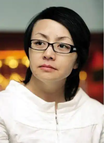 宋丹丹爬山被偷拍,不化妆皮肤美白,穿紧身裤身材还挺好_舒淇_照片