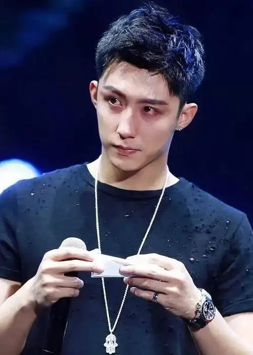 星时尚榜单他们哭起来真好看肖战白宇黄景瑜的绝美落泪瞬间