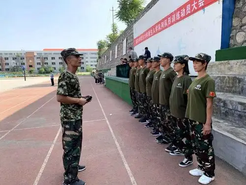 南村中学召开2019级新生入学队列队形训练动员大会