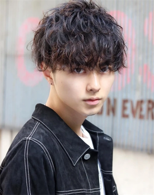 日系经典男生烫发 慵懒帅气纹理烫_男生烫发 - 美发站