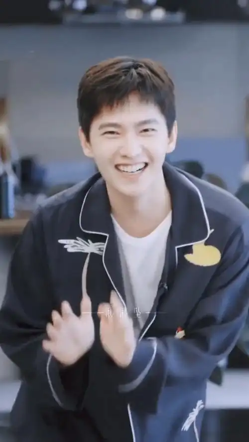 杨洋跳得真是越来越享受了哈哈哈哈放飞自我了