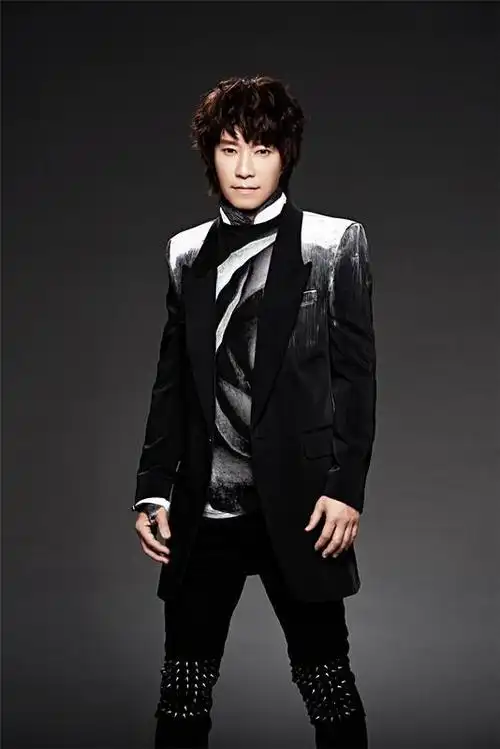 邰正宵1988年参加校园民歌比赛获奖,因而进入歌坛成为歌手.