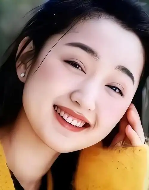 杨钰莹,这位"甜歌皇后"以她的甜美嗓音和含情脉脉的演唱征服了无数人