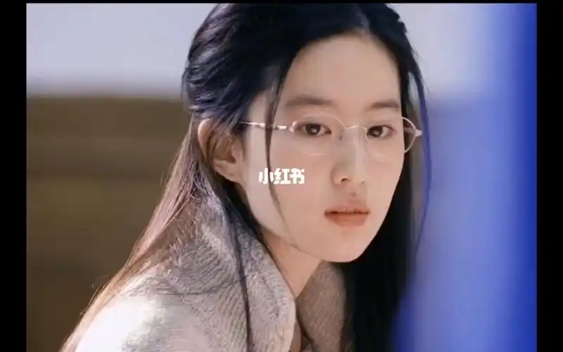 恋爱通告里的她好有书卷气