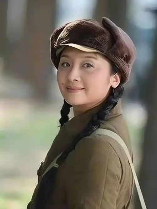 原创捧红丈夫后唐静却没能留住他离婚13年她依旧是单亲妈妈