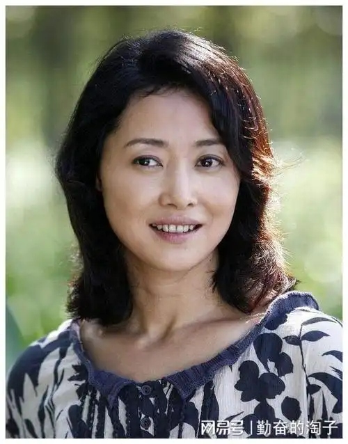 刘蓓曾被冯小刚捧红3婚和前夫续缘如今继子星途大红大紫