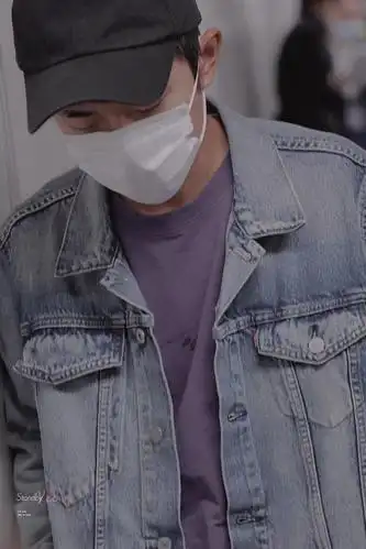 易烊千玺私服,牛仔外套秋冬百搭