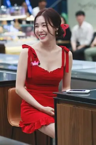 黄美英衣品开挂了金发配长裙美到让人服气一般人都学不来