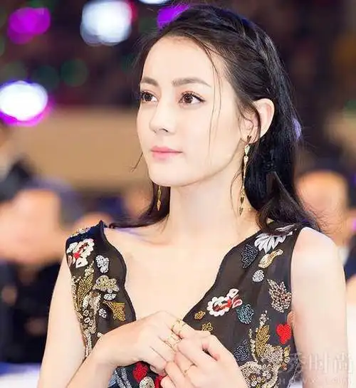 迪丽热巴发型大全:戏里戏外妆容美炸天!