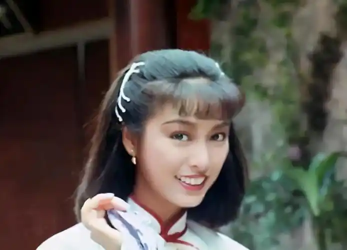 65岁米雪晒泳装好身材!被赞为香港版宫崎美子