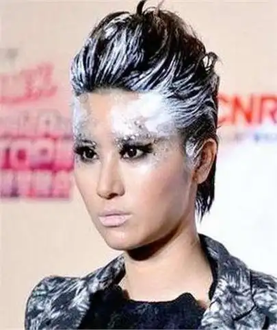 尚雯婕因为造型太夸张,化妆师拒绝为其工作,这可是她最后的出路