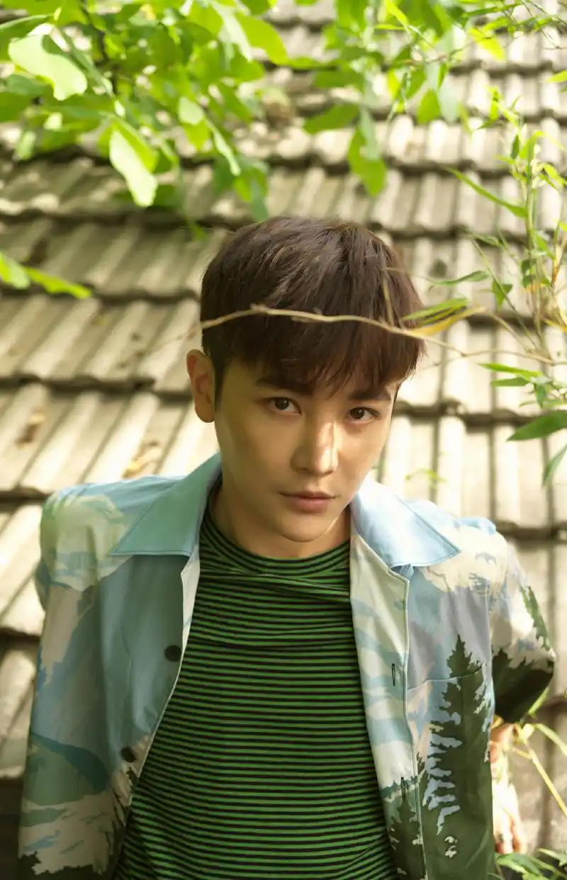 孙坚清新帅气户外写真图片