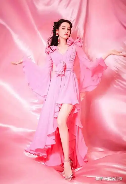 如何评价迪丽热巴粉色蝴蝶造型?