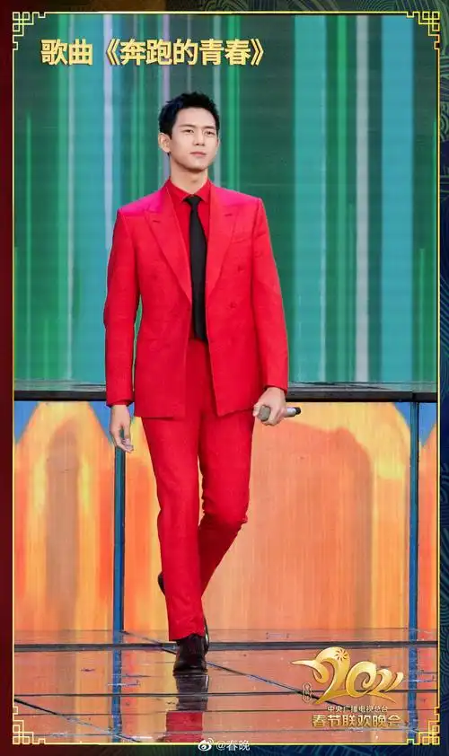 求高手修图,春晚发的李现的那个图不高清.谢谢