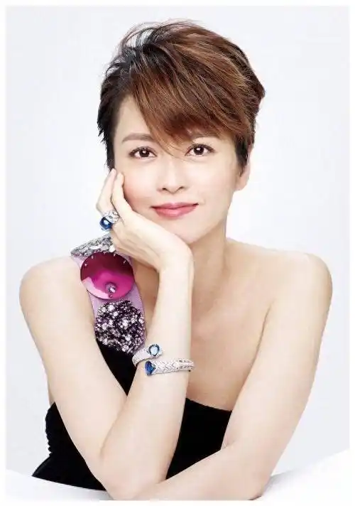 梁咏琪:19岁出道,23岁爱上郑伊健,35岁嫁外籍丈夫,如今怎样了