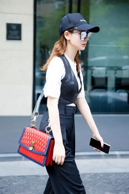 8.12 戚薇(机场街拍)