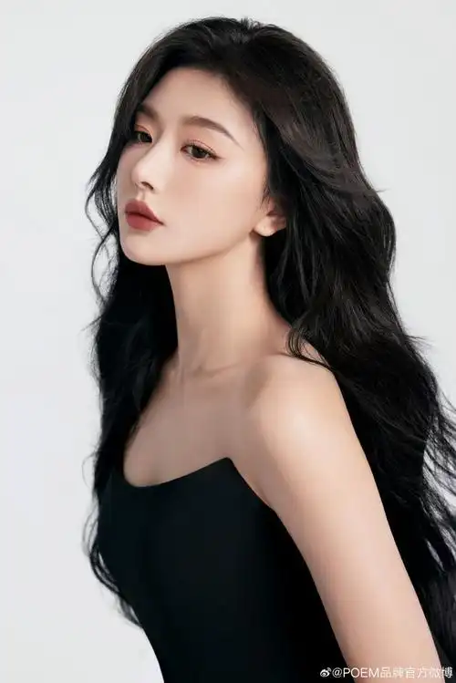 歌手/演员@孔雪儿in#poem高级定制系列#「抹胸褶皱拖尾礼服」拍摄ysl