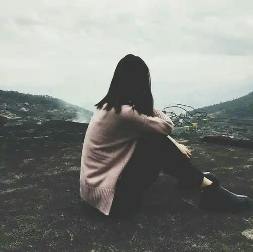 看一眼就有感觉到伤感 唯美 背影 头像 女生 文字