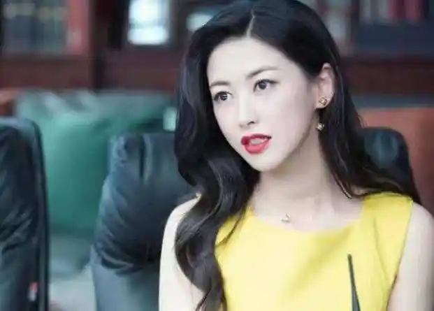 她扮演了赵姬,一个愚蠢而狠毒的角色,在电视剧《秦始皇》中.