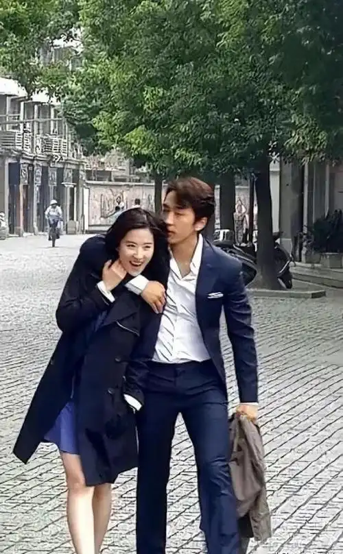 15年那会儿,宋承宪和刘亦菲一公布恋情,大家都懵圈了,路人和粉丝都一