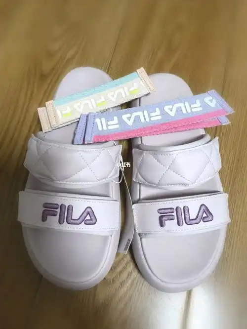 斐乐甜甜圈拖鞋