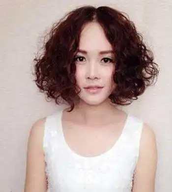女生波波头怎么烫好看 女生满头卷波波头发型图片