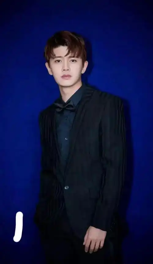 男艺人强势来袭,胡歌靳东俱往矣,一代新人换旧人|吴磊|杨洋|女明星