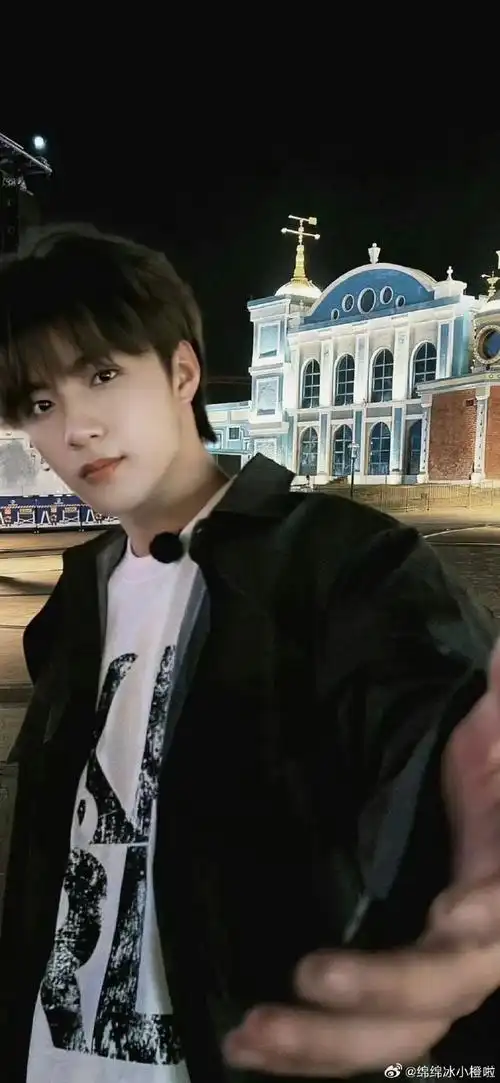 刘耀文壁纸|"打开vb就会被帅到"