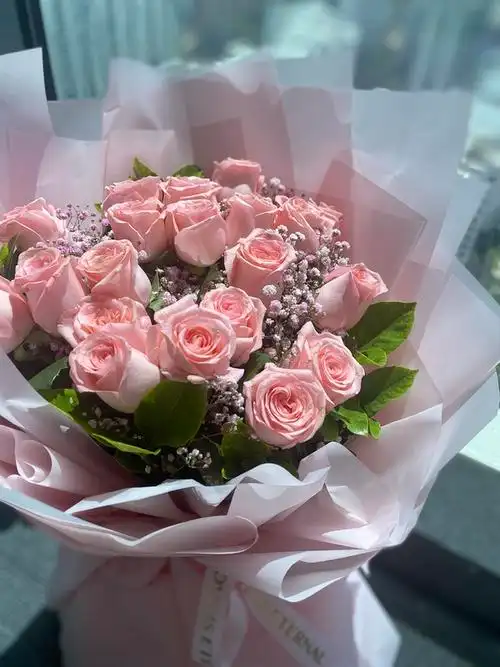 520收到的一束匿名者送的花不知道是什么玫瑰