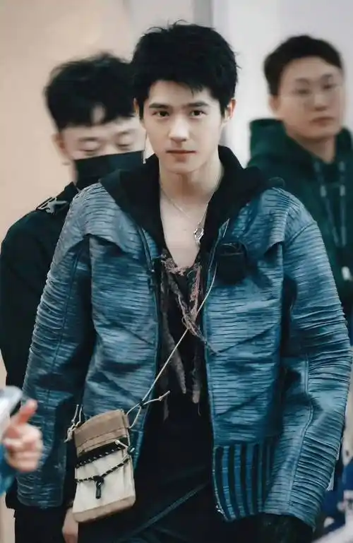 刘昊然状态回春颜值重回十八岁