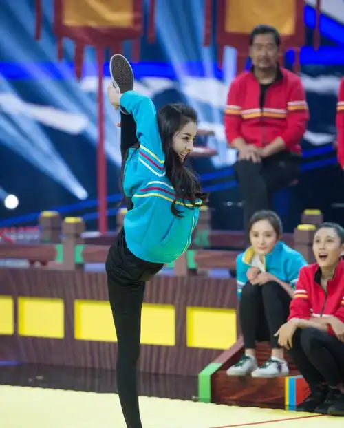 明星们的站立一字马:迪丽热巴99分,而给她打200分都不够!