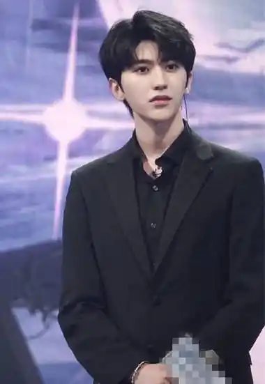 最"贵气"的明星前5位:王一博热巴均上榜,看到他:走路带风!